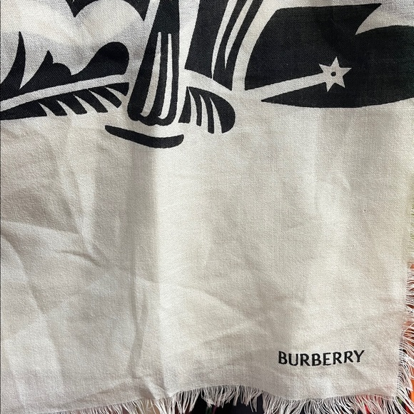 Burberry Black and Cream Wool Scarf - Picture 10 of 14